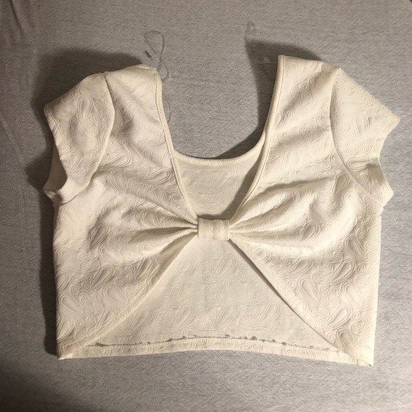 5/$25 🚨LAST CHANCE🚨 White crop top - Picture 2 of 3